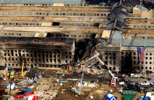 Das beschädigte Pentagon drei Tage nach dem 11/9